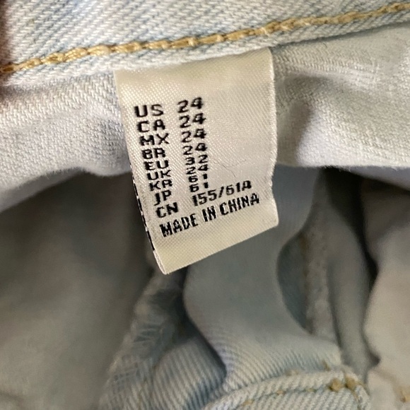 FOREVER 21  Destroyed Skinny Jeans Light Wash - Picture 4 of 5